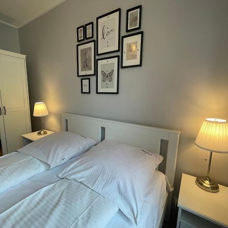 Wolin-Travel Apartament Dom Przy Parku 미엥지즈드로예 외부 사진