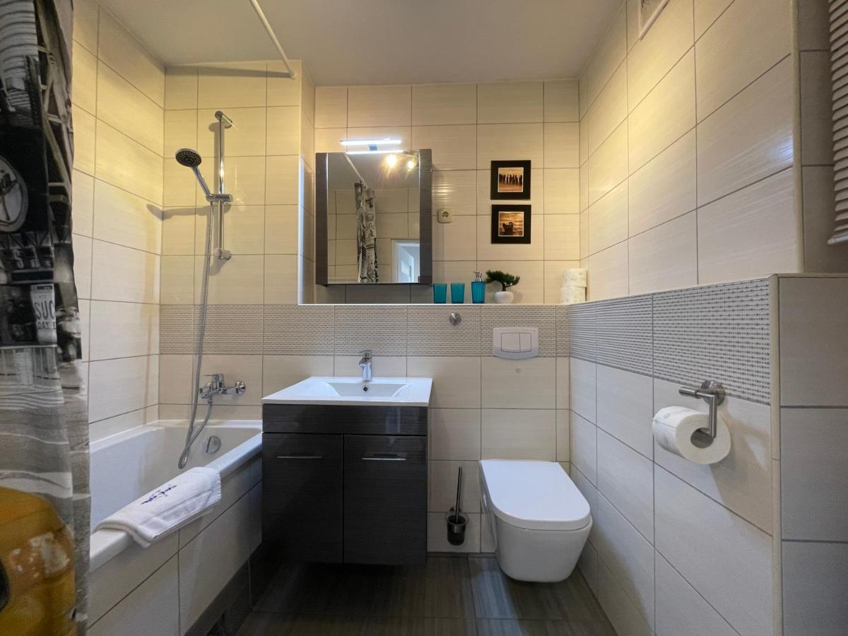 Wolin-Travel Apartament Dom Przy Parku 미엥지즈드로예 외부 사진