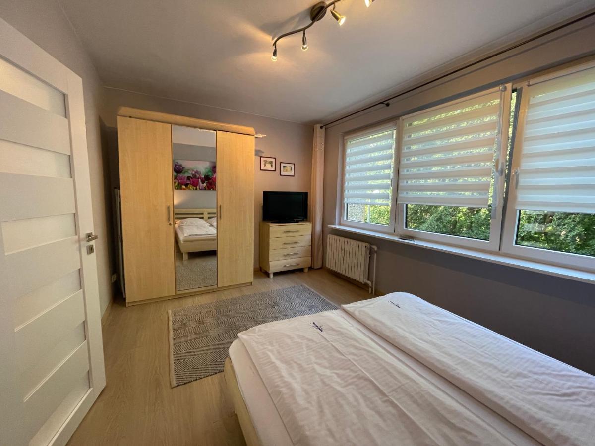 Wolin-Travel Apartament Dom Przy Parku 미엥지즈드로예 외부 사진