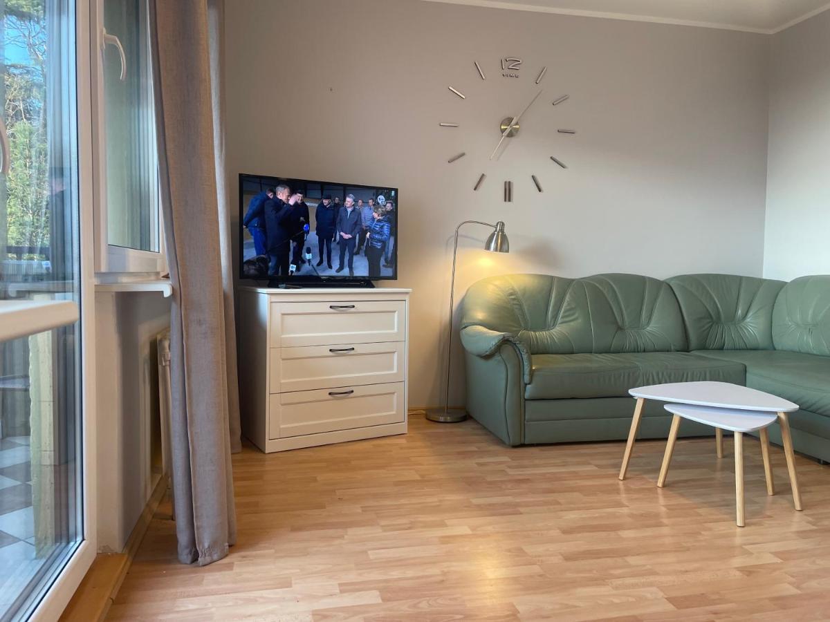 Wolin-Travel Apartament Dom Przy Parku 미엥지즈드로예 외부 사진