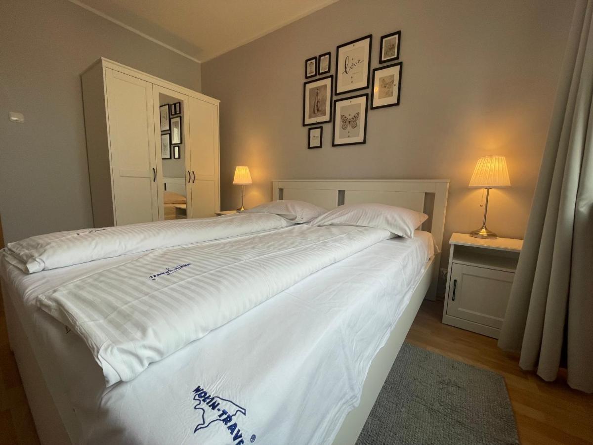 Wolin-Travel Apartament Dom Przy Parku 미엥지즈드로예 외부 사진