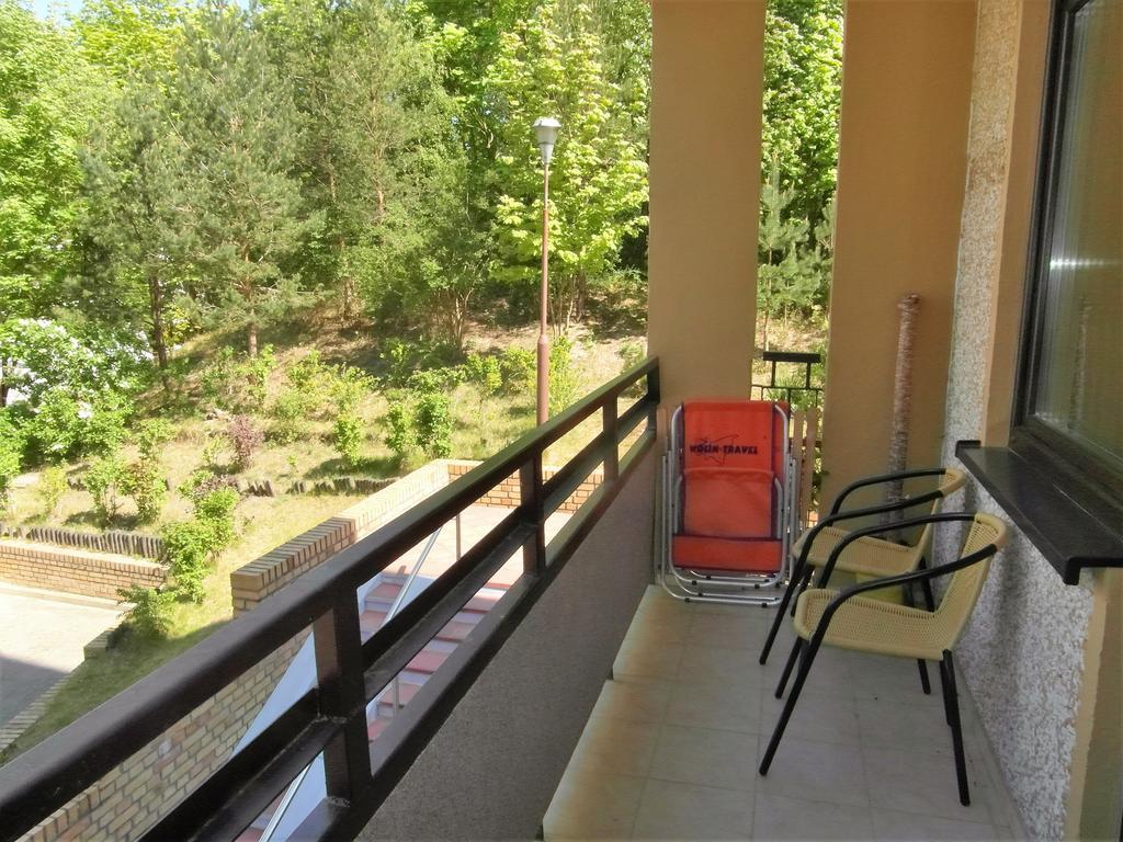 Wolin-Travel Apartament Dom Przy Parku 미엥지즈드로예 외부 사진